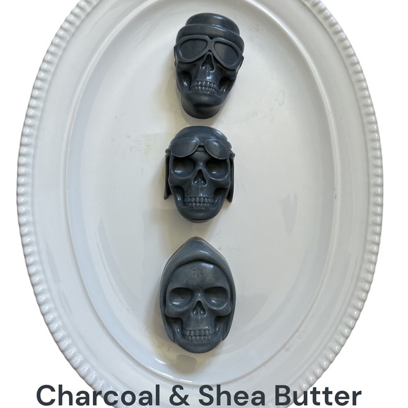 HOST PICK! 3 - Hand Crafted Charcoal Soap - Skull design - Eucalyptus & Vanilla - Picture 4 of 5